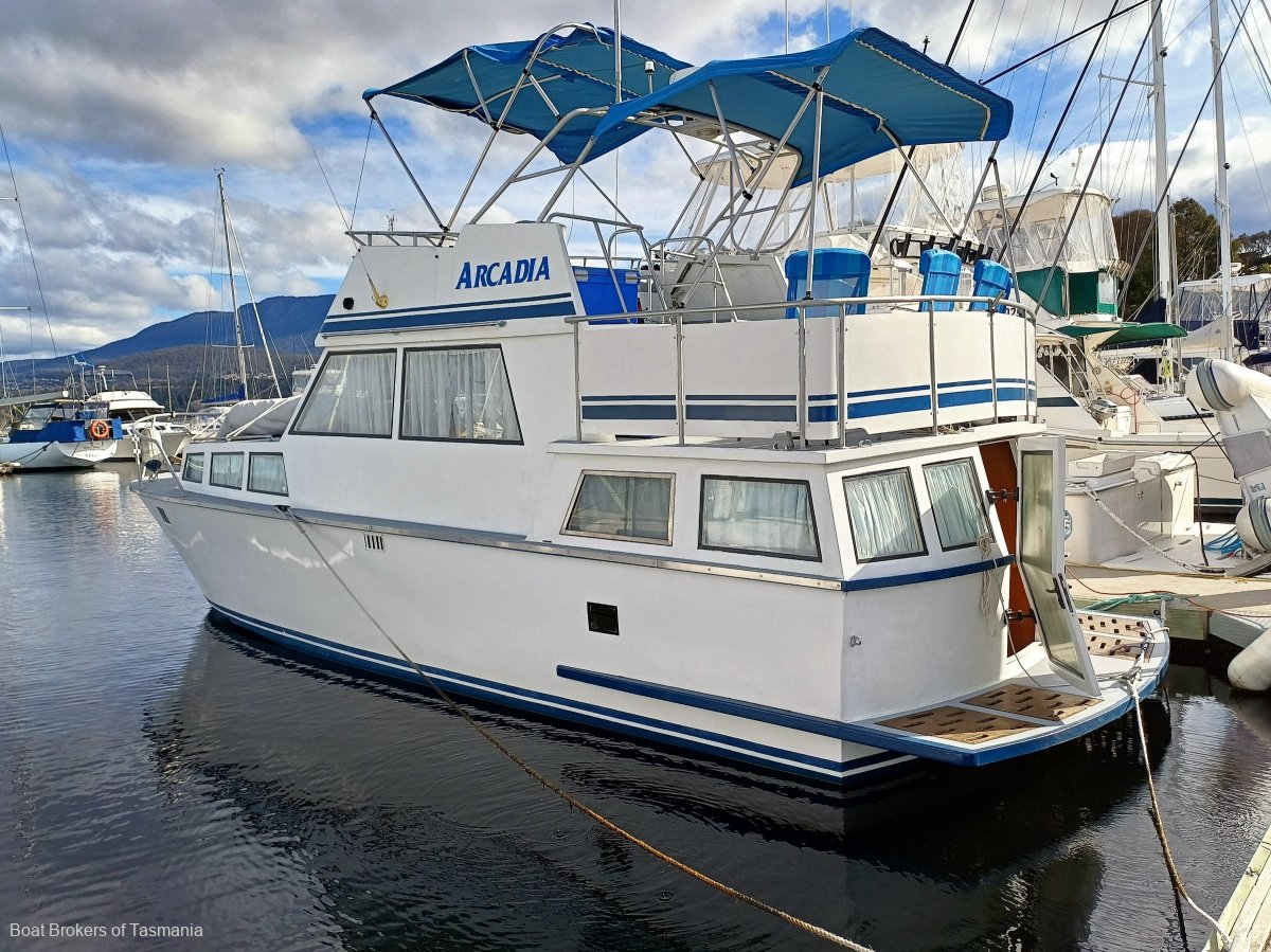 ARCADIA Boden Flybridge Cruiser Ford diesel, aft cabin fibreglass weekender Boat Brokers of Tasmania