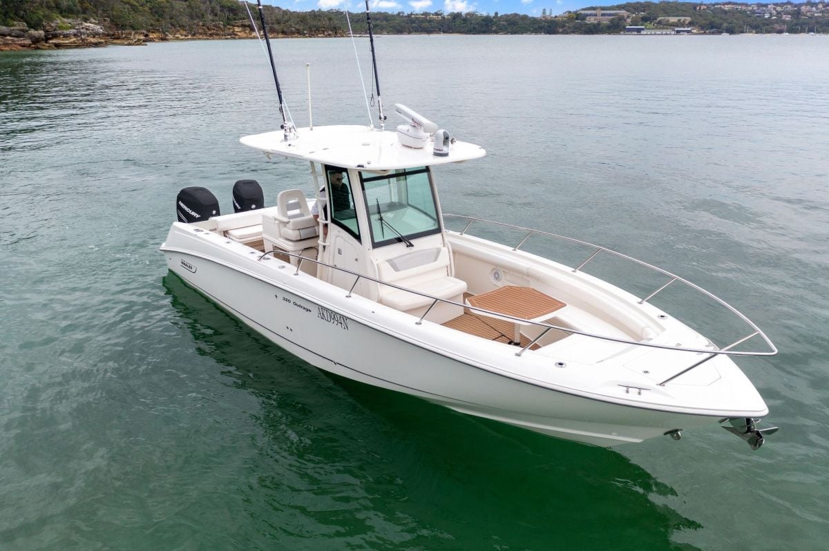 Boston Whaler 320 Outrage
