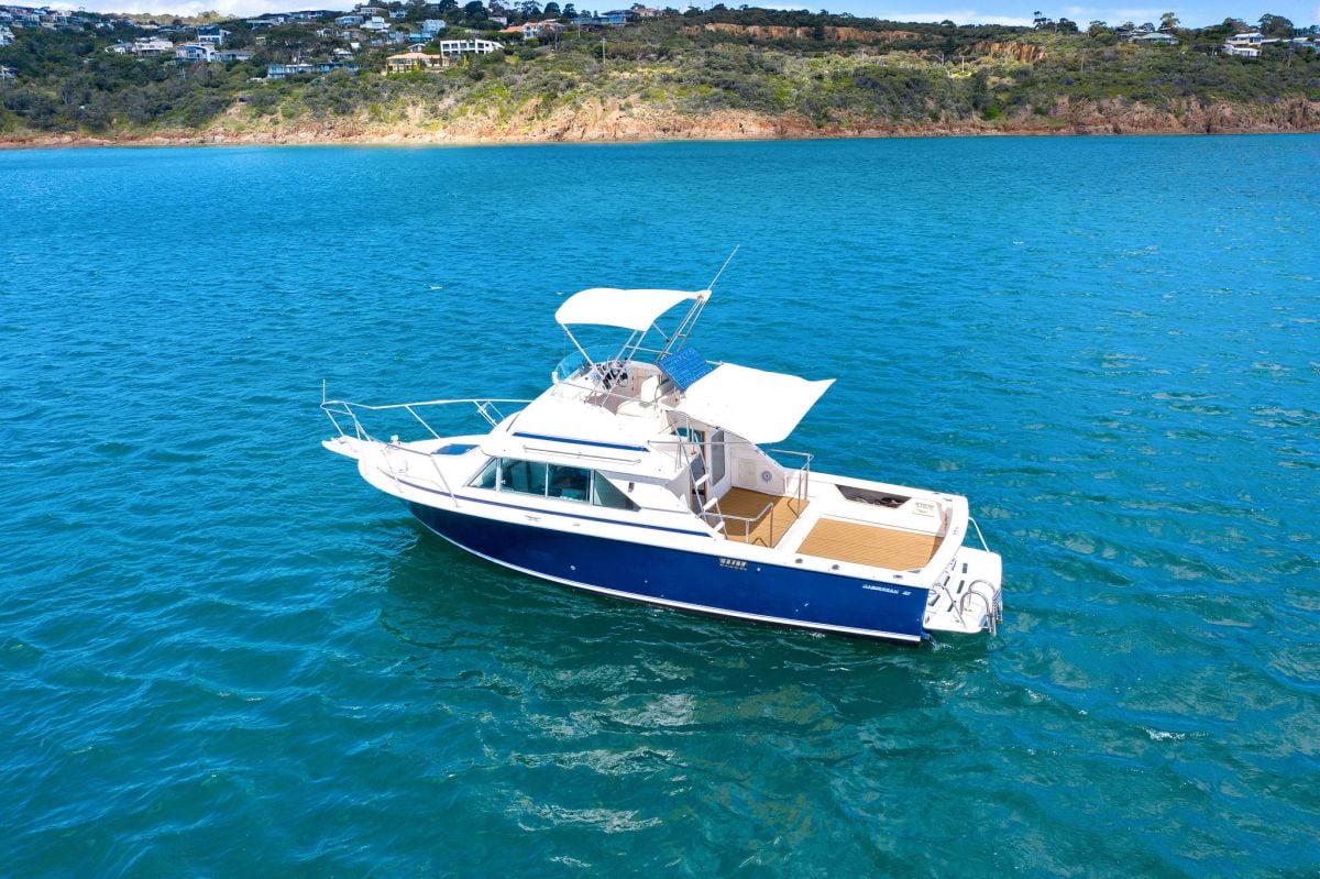 Caribbean 28 Flybridge Cruiser