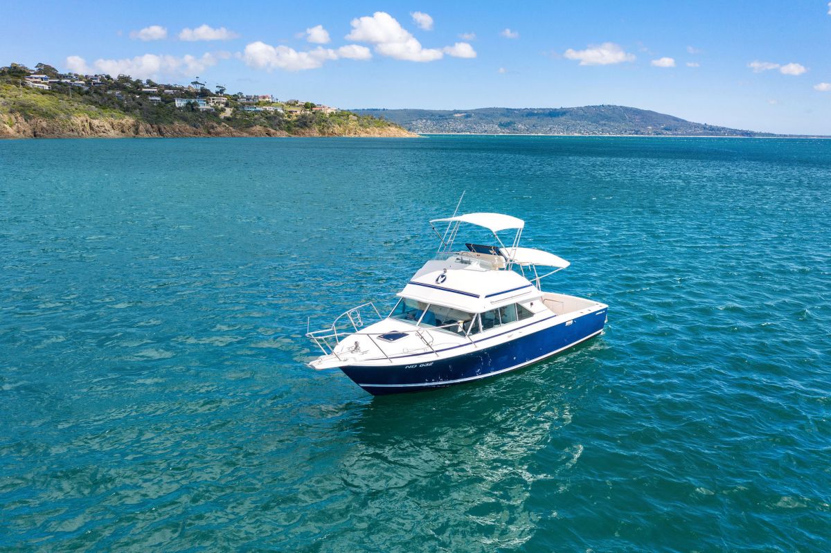 Caribbean 28 Flybridge Cruiser