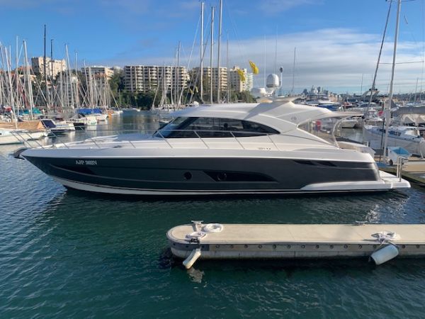 Riviera 4800 Sport Yacht Platinum Edition