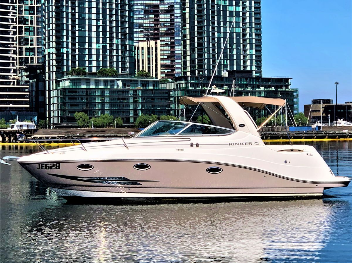 Rinker 280 Express Cruiser