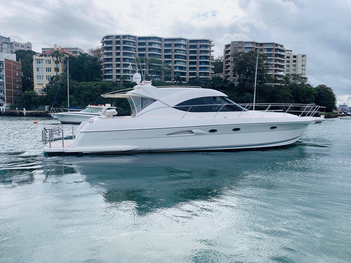 Riviera 5000 Sport Yacht