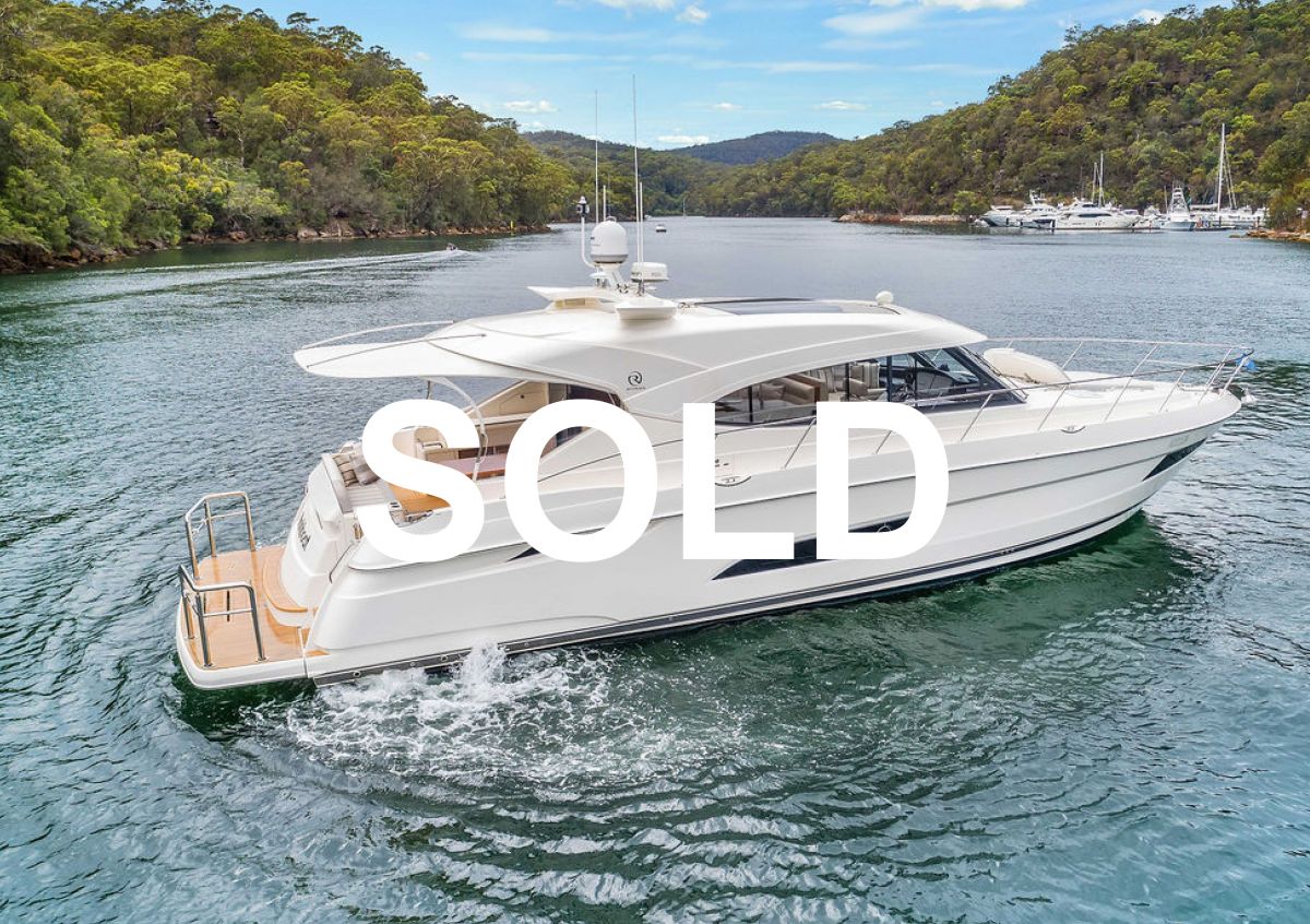 Riviera 5400 Sport Yacht