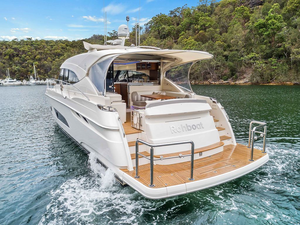 Riviera 5400 Sport Yacht