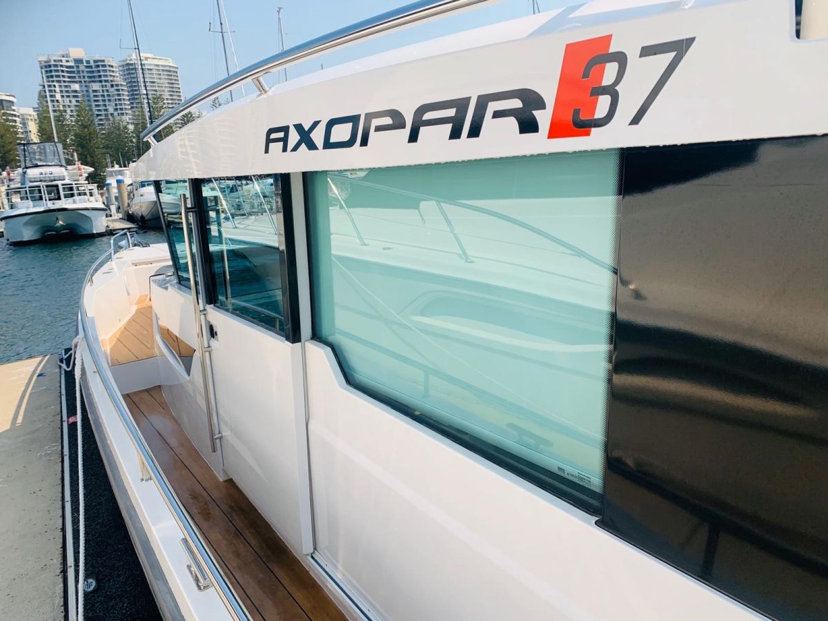 Axopar 37 Cabin