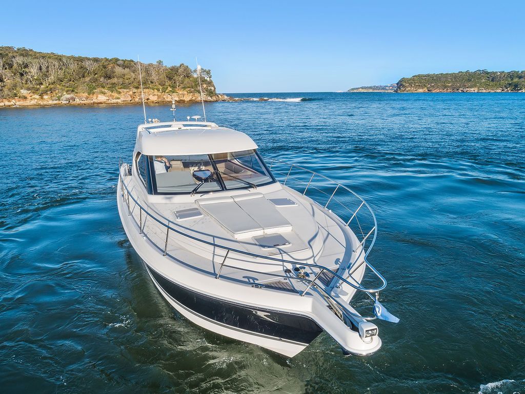 Riviera 5000 Sport Yacht