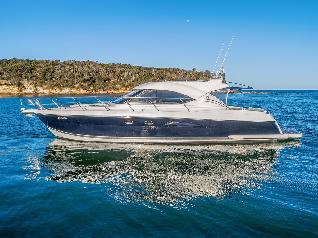 Riviera 5000 Sport Yacht