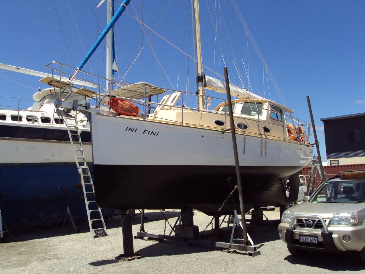 Custom modern gaff cruiser