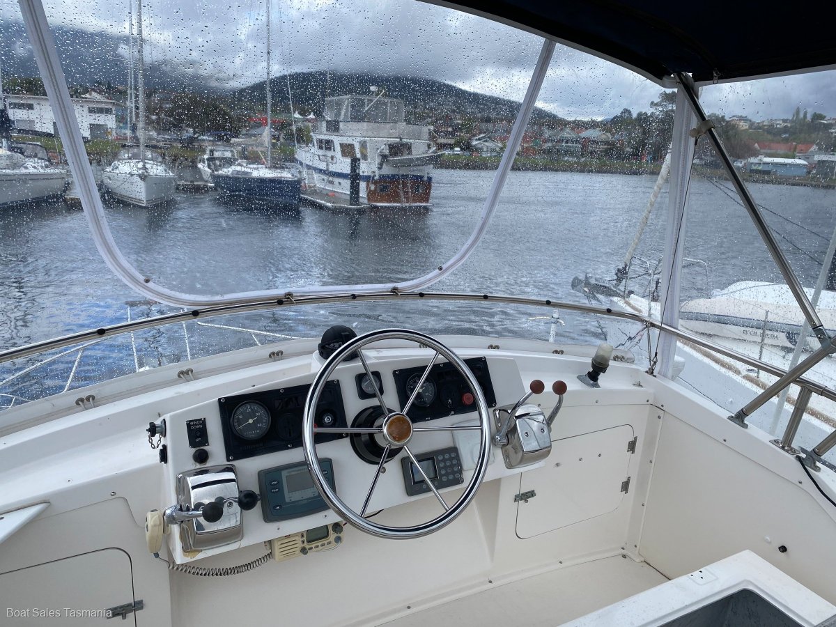 Bertram Caribbean 28 Flybridge "cover Girl" Power Boats Boats Online