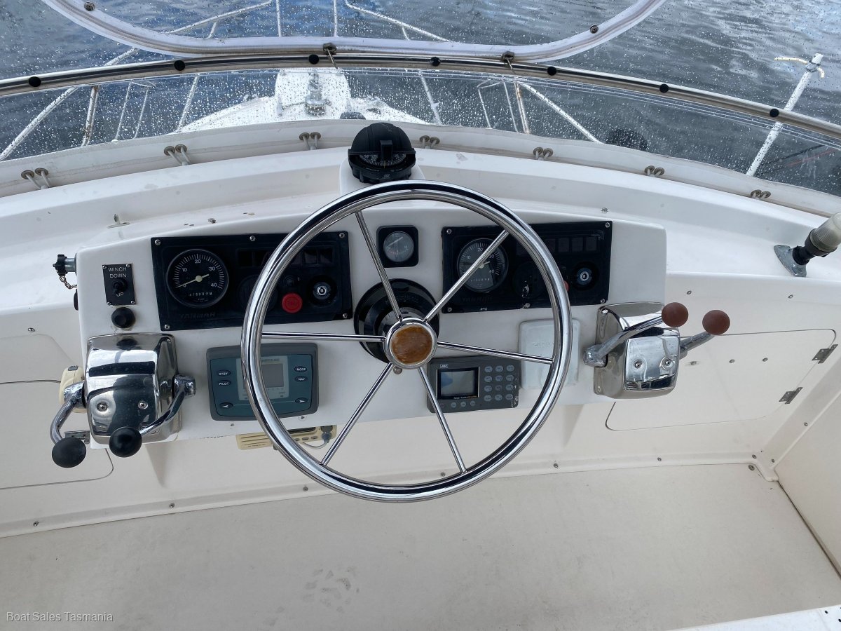 Bertram Caribbean 28 Flybridge "cover Girl" Power Boats Boats Online