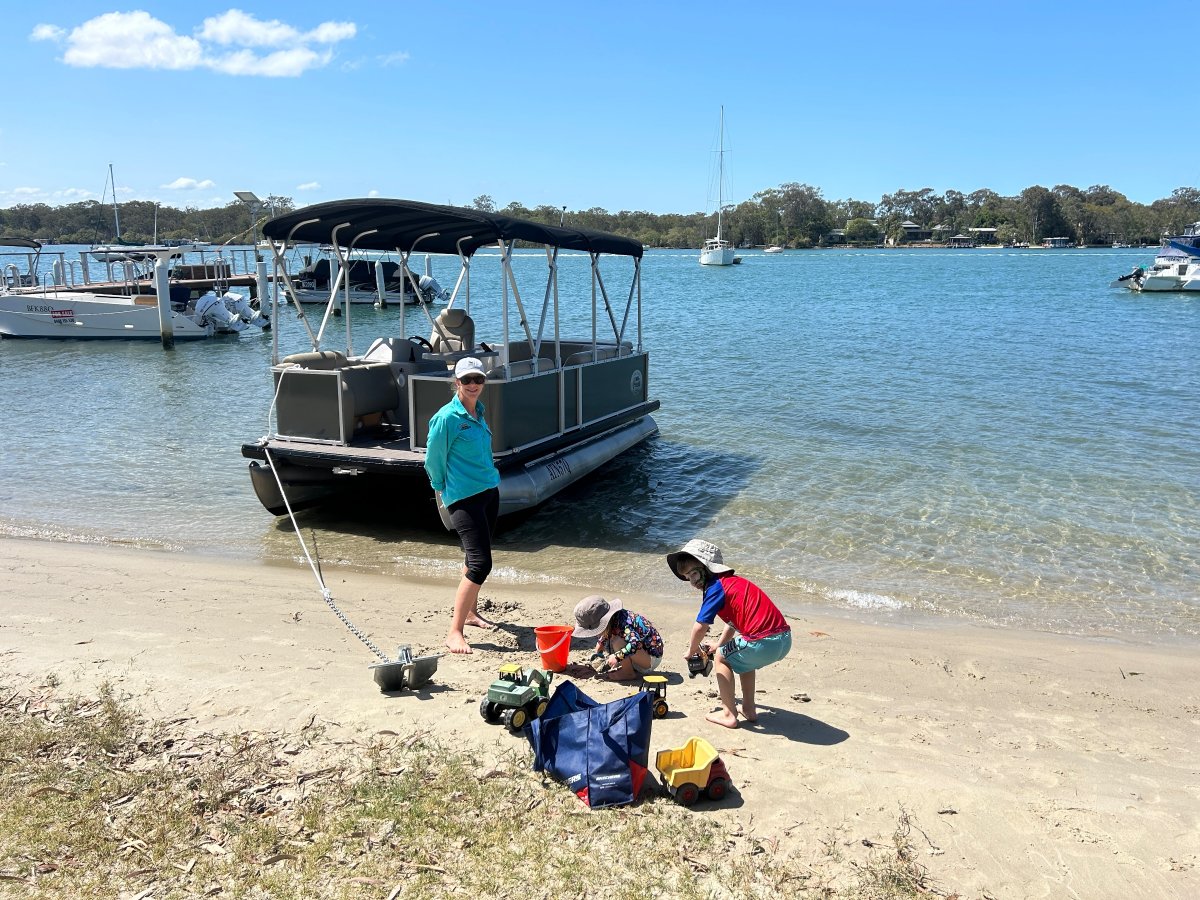 Noosa Cruise Pontoon Boats 1680 Premium Salt Water Series 16 Ft X 8 Ft