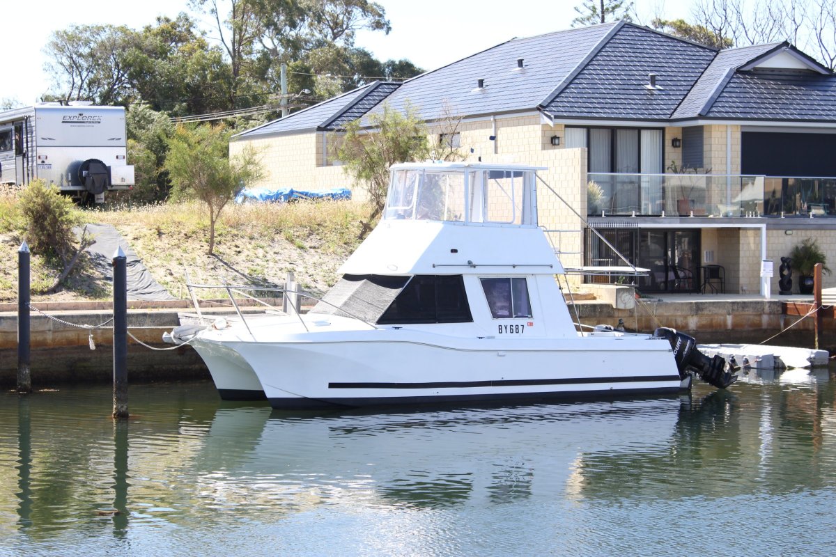 Manta 32 Flybridge Outboards