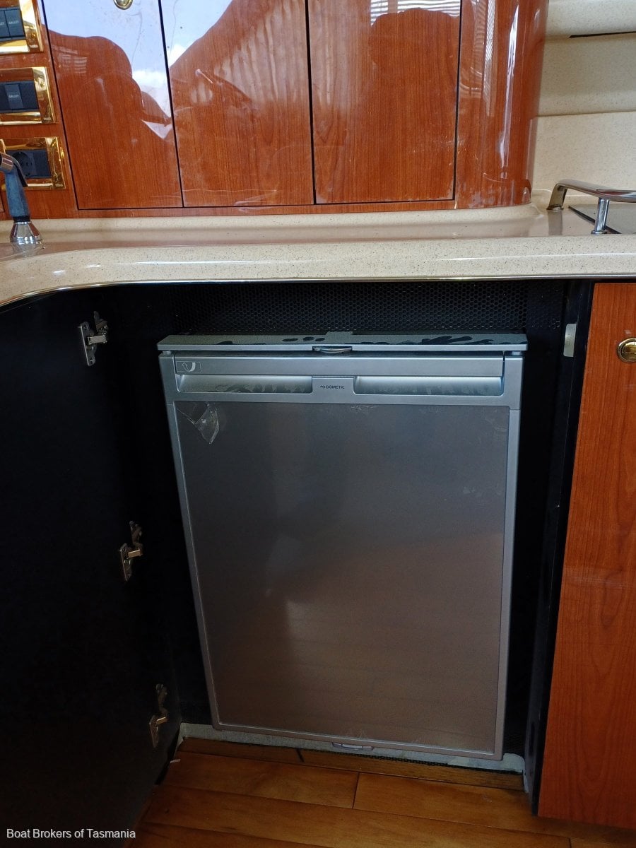  Sea Ray 480 Sedan Bridge Twin 660hp Cats. Low hours, well equipped. Boat Brokers of Tasmania