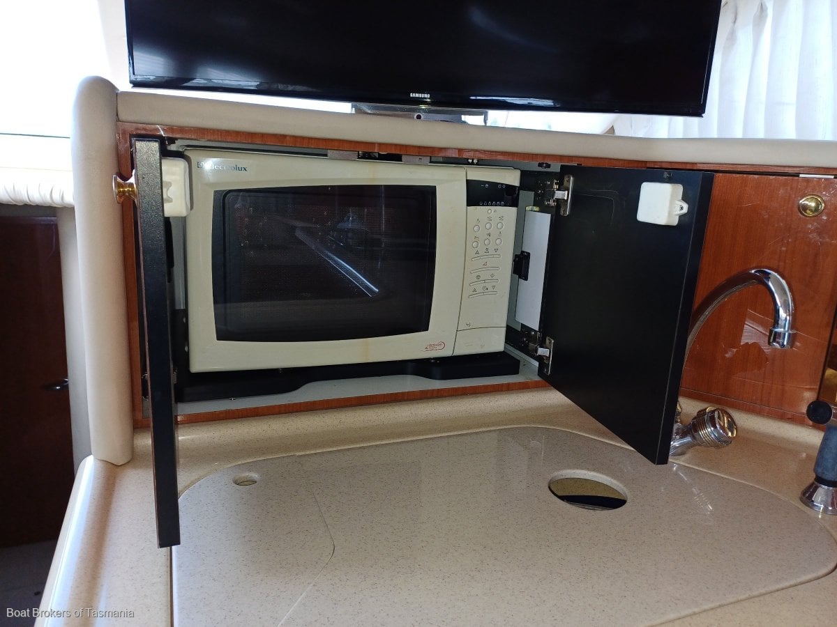  Sea Ray 480 Sedan Bridge Twin 660hp Cats. Low hours, well equipped. Boat Brokers of Tasmania