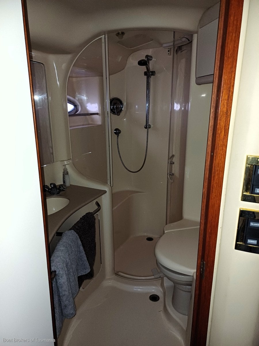  Sea Ray 480 Sedan Bridge Twin 660hp Cats. Low hours, well equipped. Boat Brokers of Tasmania