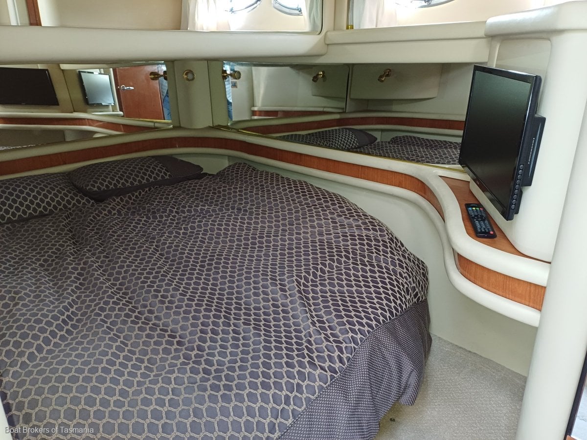  Sea Ray 480 Sedan Bridge Twin 660hp Cats. Low hours, well equipped. Boat Brokers of Tasmania