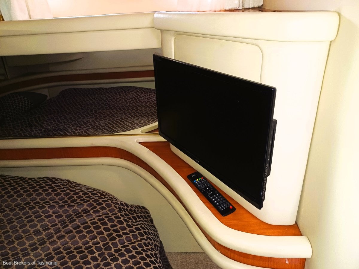  Sea Ray 480 Sedan Bridge Twin 660hp Cats. Low hours, well equipped. Boat Brokers of Tasmania