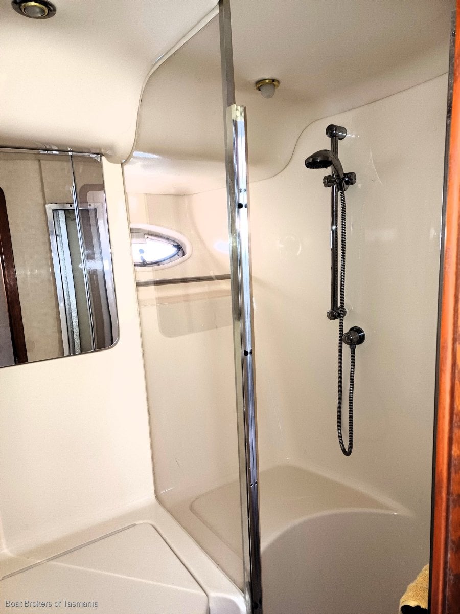  Sea Ray 480 Sedan Bridge Twin 660hp Cats. Low hours, well equipped. Boat Brokers of Tasmania