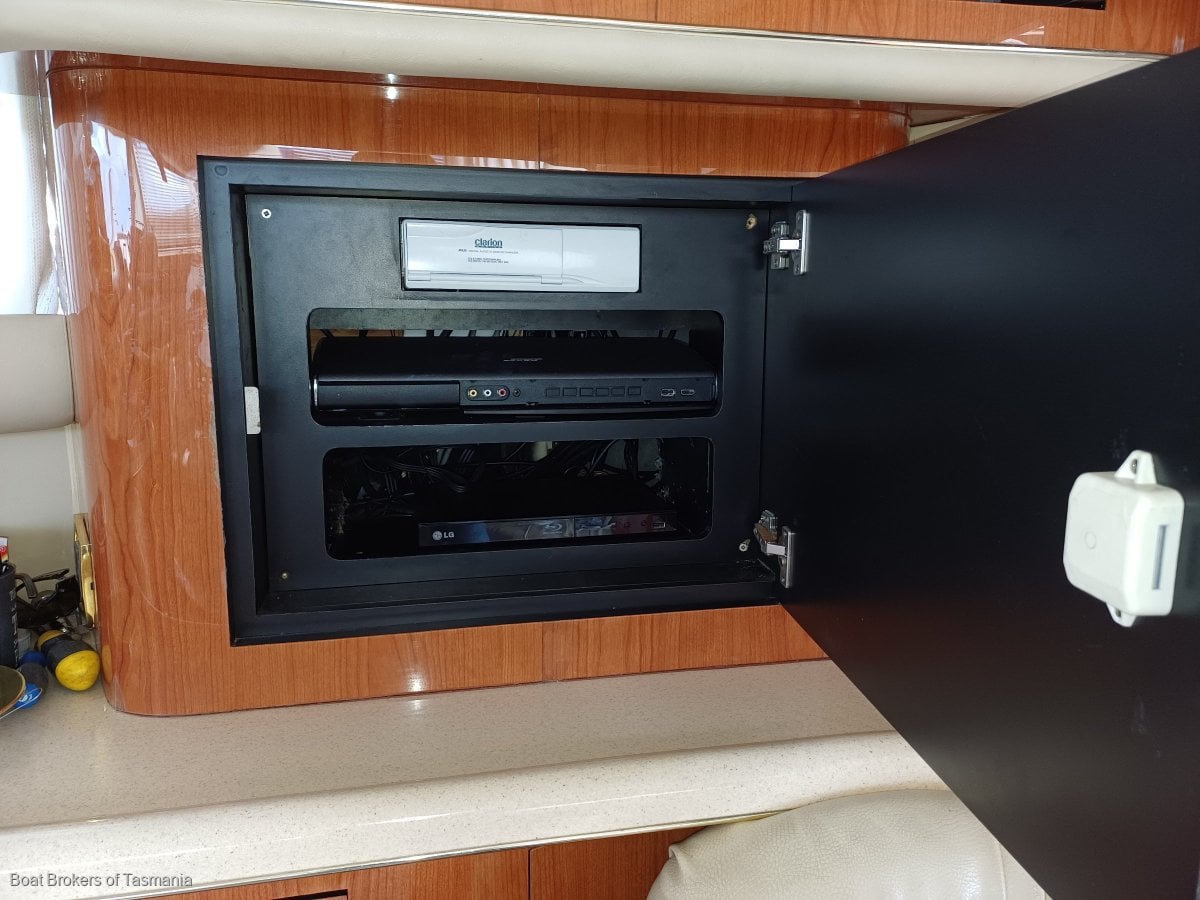  Sea Ray 480 Sedan Bridge Twin 660hp Cats. Low hours, well equipped. Boat Brokers of Tasmania