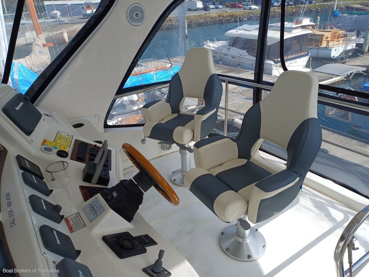  Sea Ray 480 Sedan Bridge Twin 660hp Cats. Low hours, well equipped. Boat Brokers of Tasmania