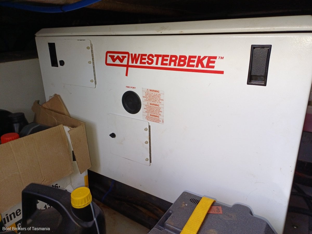  Sea Ray 480 Sedan Bridge Twin 660hp Cats. Low hours, well equipped. Boat Brokers of Tasmania