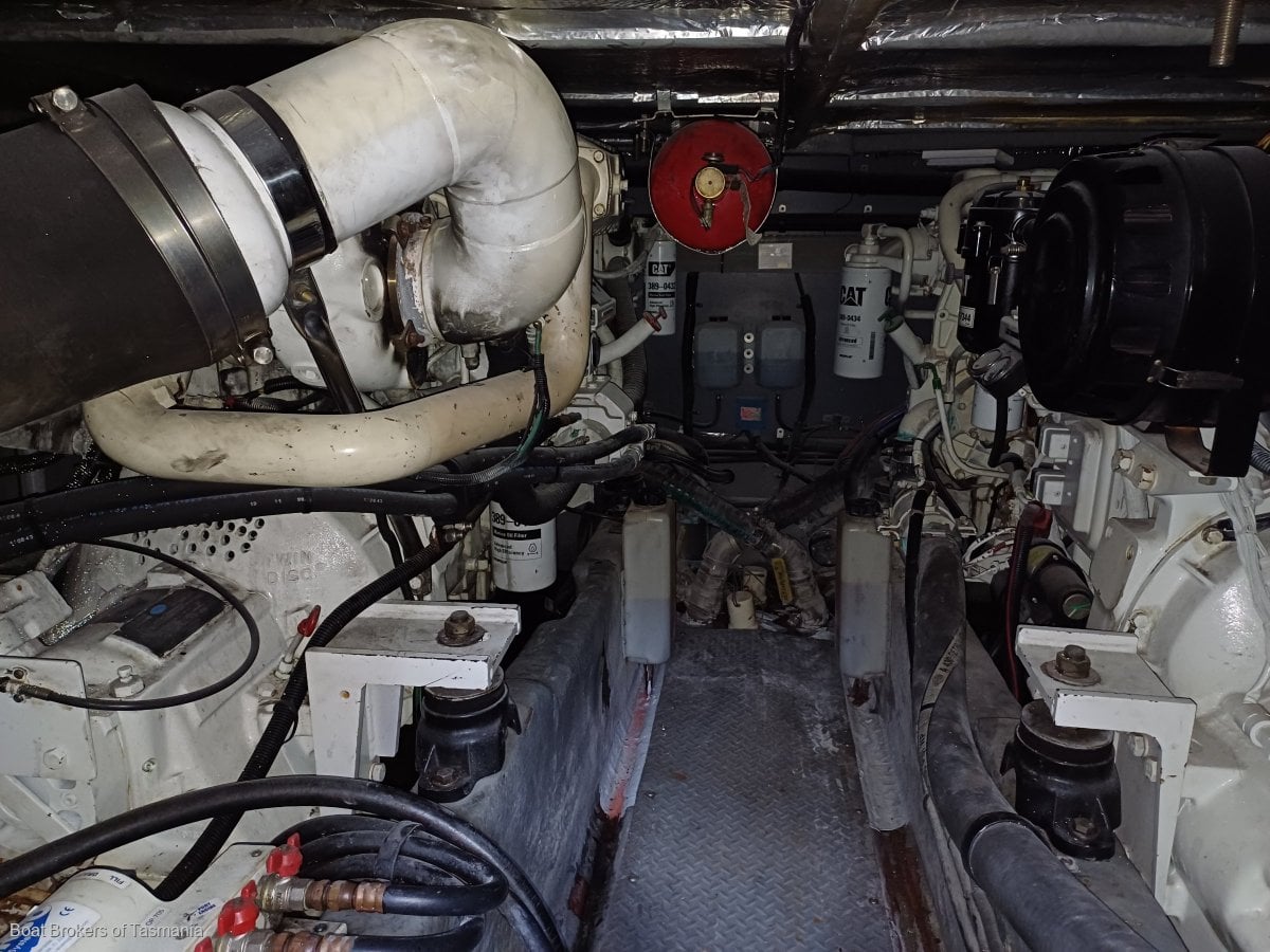  Sea Ray 480 Sedan Bridge Twin 660hp Cats. Low hours, well equipped. Boat Brokers of Tasmania