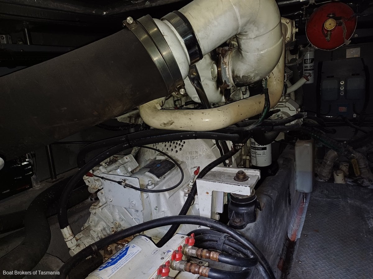  Sea Ray 480 Sedan Bridge Twin 660hp Cats. Low hours, well equipped. Boat Brokers of Tasmania