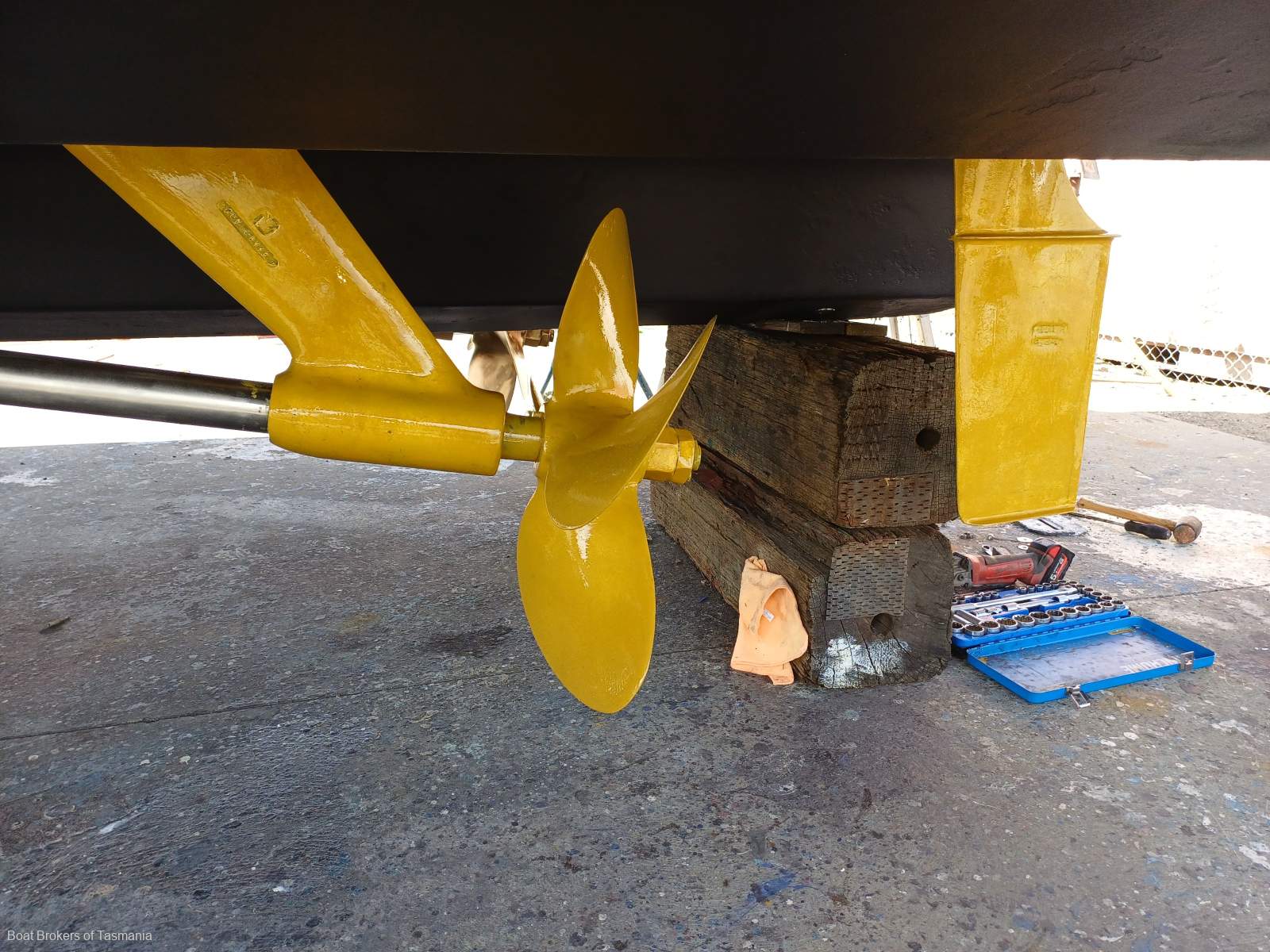  Sea Ray 480 Sedan Bridge Twin 660hp Cats. Low hours, well equipped. Boat Brokers of Tasmania