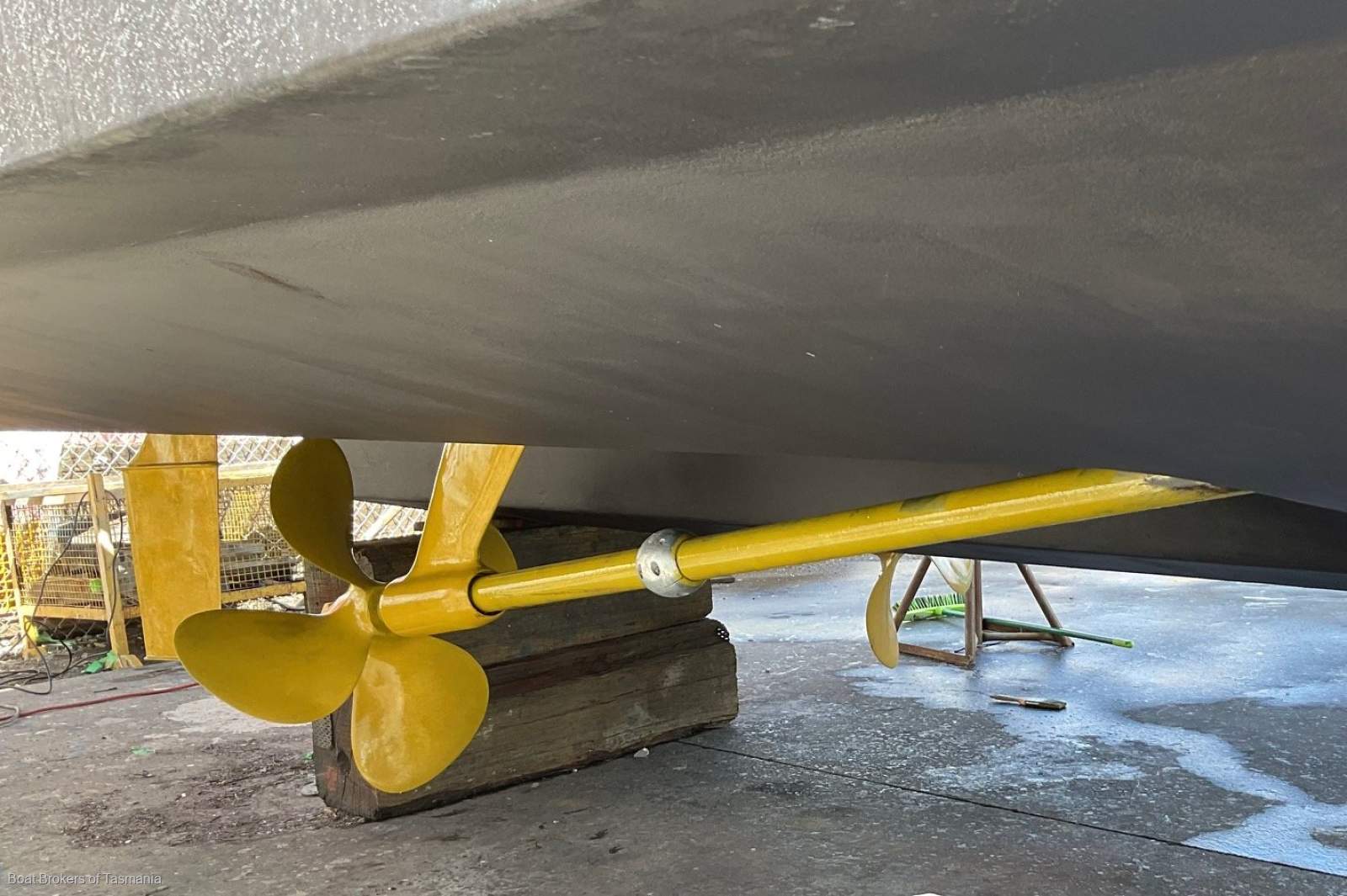  Sea Ray 480 Sedan Bridge Twin 660hp Cats. Low hours, well equipped. Boat Brokers of Tasmania