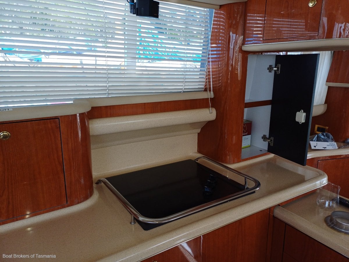  Sea Ray 480 Sedan Bridge Twin 660hp Cats. Low hours, well equipped. Boat Brokers of Tasmania
