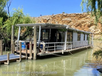Lazy Living is a charming 2 bedroom houseboat