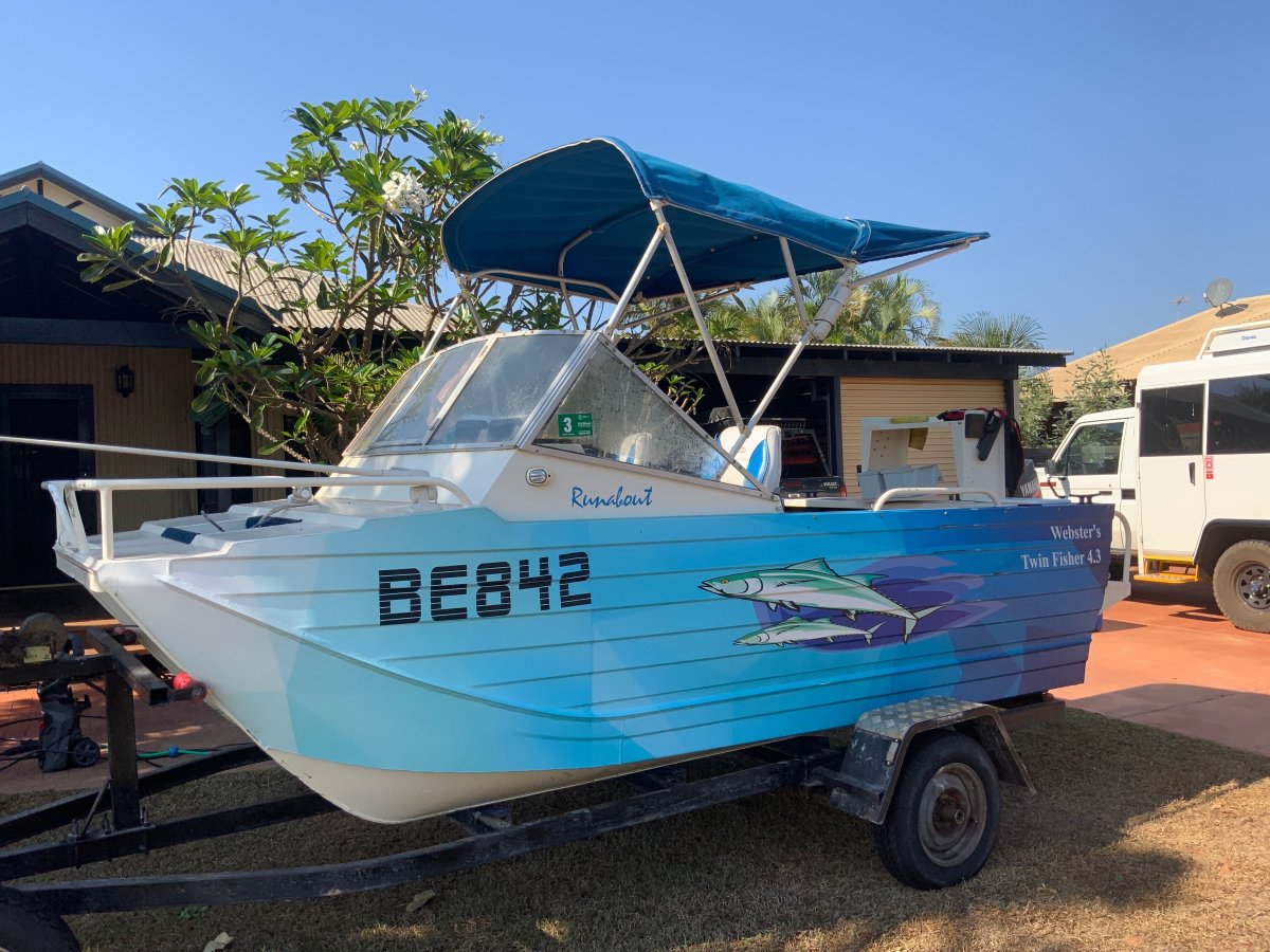 ster 4.3 Twinfisher Runabout Great Beach Launcher Power Boats