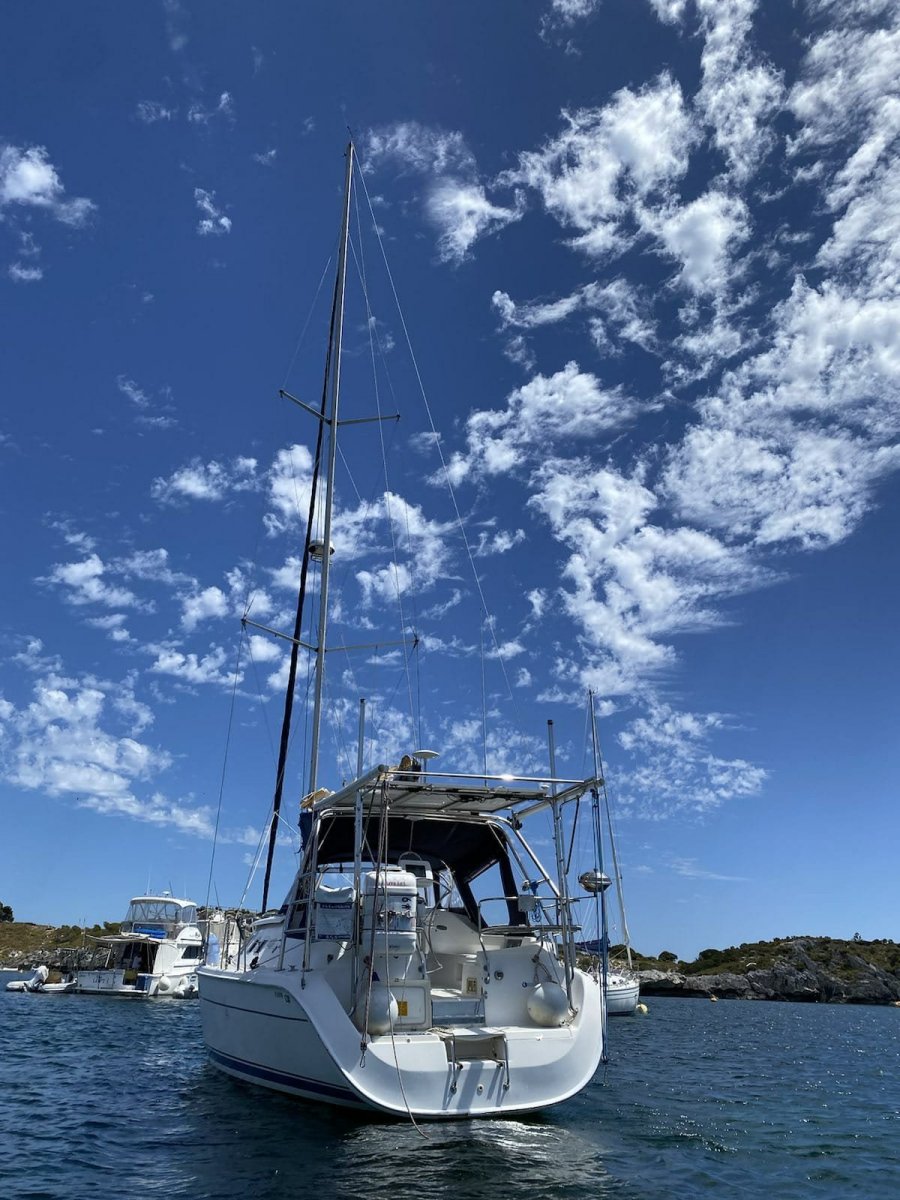 Used Hunter Yachts 41 Deck Saloon Aft Cabin World Cruiser for Sale