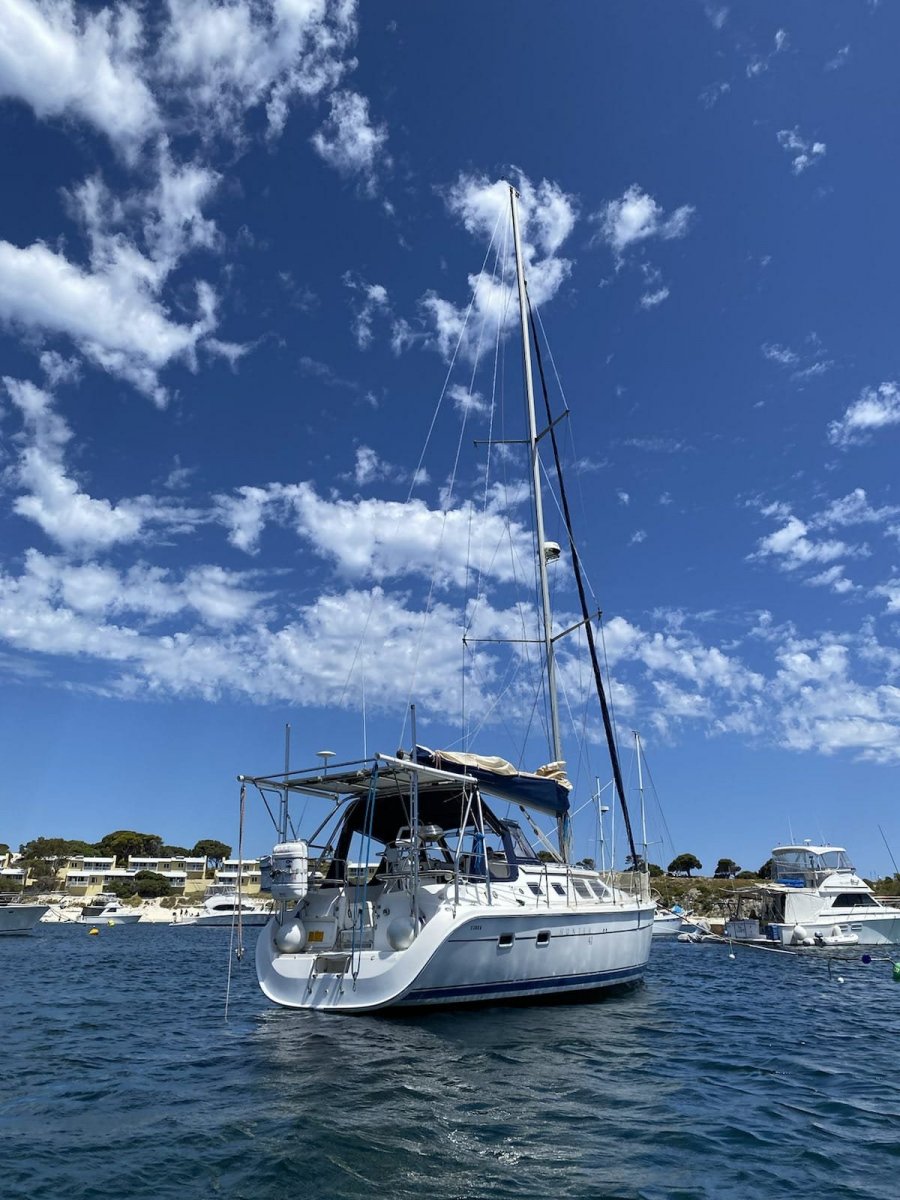 Used Hunter Yachts 41 Deck Saloon Aft Cabin World Cruiser for Sale