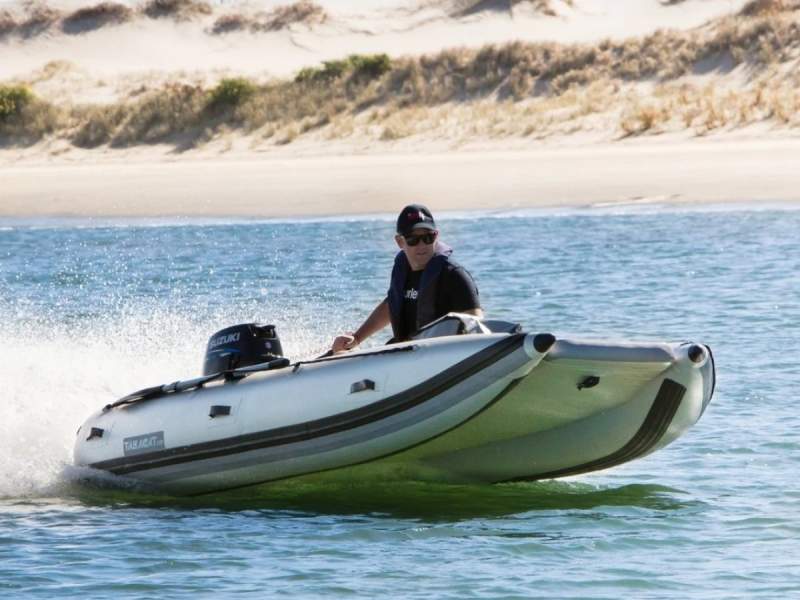 Takacat 380LX PVC with wheels and rod holders - reduced