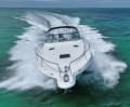 Sea Ray 330 Sundancer - Wide body with plenty of space inside and out