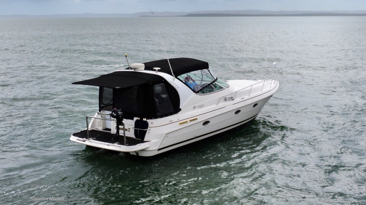 Cruisers Yachts 3372 Express