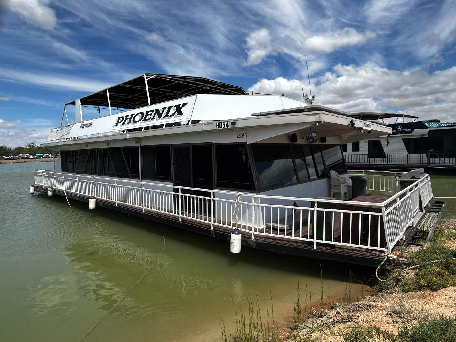 PHOENIX - Exceptional 4 Bedroom Houseboat