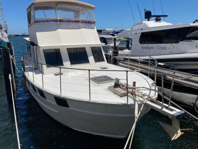 Large volume Liveaboard with twin diesel shaft!!