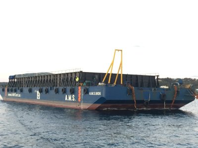 180ft x 60ft x 14ft Deck Cargo Ballast Spud Barge