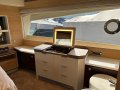 Horizon Yacht FD80 Motor Yacht - Low Hours:Master Make Up Table