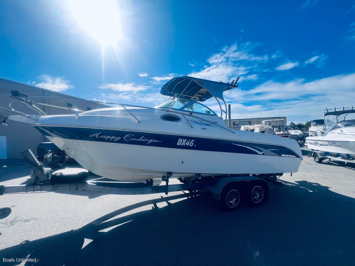 Mustang 2250 Bluewater