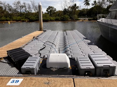 New condition FloatBricks dock - perfect for boats & jetskis