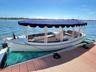 Duffy Electric Boats 22"Bay Island - perfect condition $90,000.00