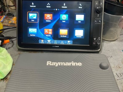 Raymarine e165 hybrid touch screen fish finder