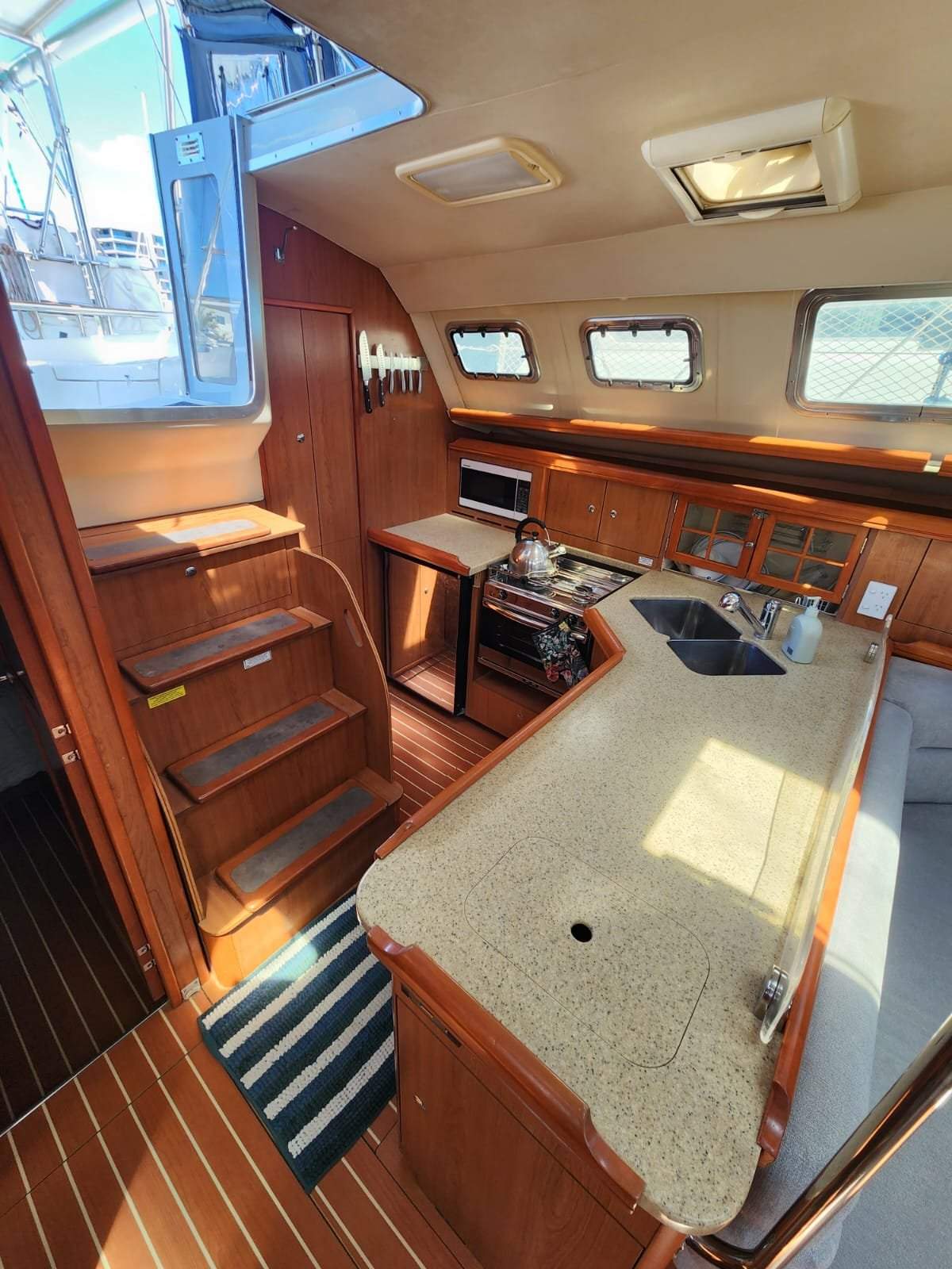 Hunter 41 Deck Salon -Fresh antifoul and ready to sail