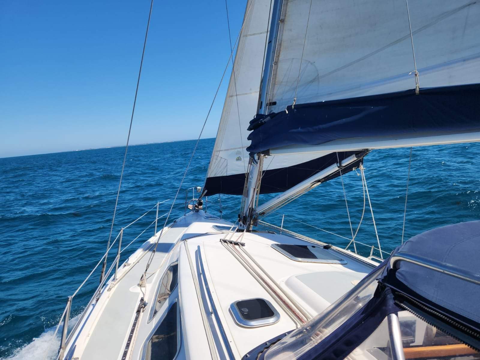 Hunter 41 Deck Salon -Fresh antifoul and ready to sail