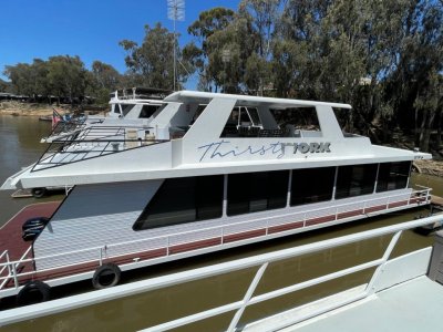 Great location huge Houseboat on the Murray River
