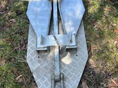Large anchor with mounting bracket